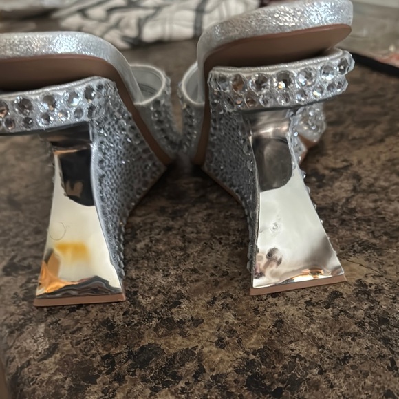 ONLY. 32. Steve Madden Silver Rhinestone Mules. - Picture 6 of 9